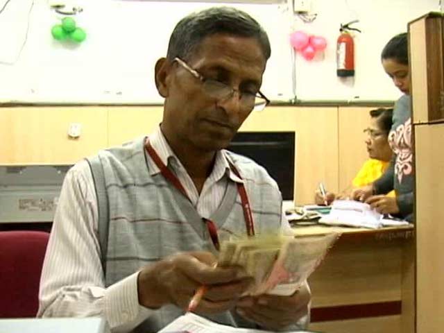 Queues, Chaos At Banks After Cash Ban Brings Former Bankers Back To Work