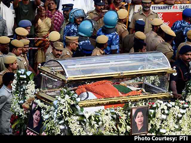 Video : Jayalalithaa Buried In Sandalwood Casket Next To Mentor MGR
