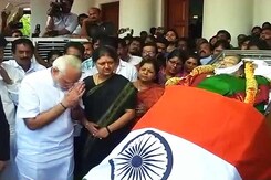 तमिलनाडु की मुख्यमंत्री जयललिता को पीएम मोदी ने श्रद्धांजलि दी तमिलनाडु की मुख्यमंत्री जयललिता को पीएम मोदी ने श्रद्धांजलि दी
