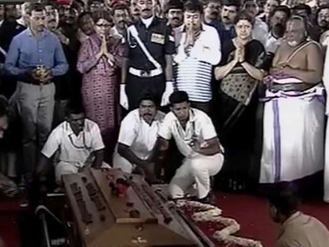 Videos : इंडिया 8 बजे : 'अम्‍मा' की राजकीय सम्‍मान के साथ अंतिम विदाई