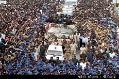 प्राइम टाइम इंट्रो : पूरे राजकीय सम्मान के साथ जयललिता का अंतिम संस्कार प्राइम टाइम इंट्रो : पूरे राजकीय सम्मान के साथ जयललिता का अंतिम संस्कार