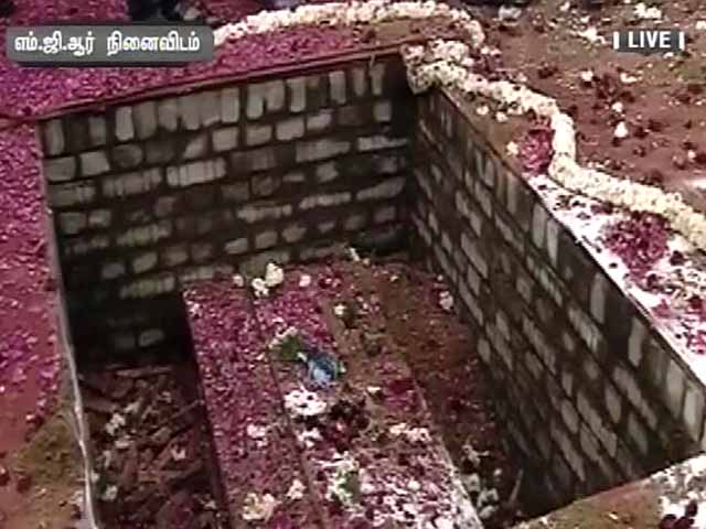 Videos : नेशनल रिपोर्टर : जयललिता को आखिरी विदाई, मरीना बीच पर अंतिम संस्कार