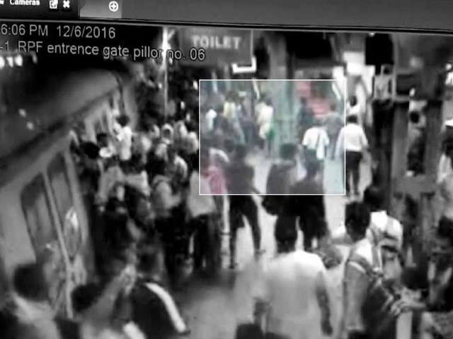 कुर्ला स्टेशन पर दिल दहला देने वाला हादसा : चेन स्नैचर की गलती, गई महिला की जान