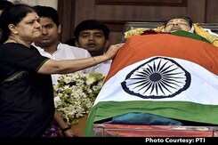 Sasikala Natarajan's Alleged Midnight Coup Stunned Jayalalithaa's Party Sasikala Natarajan's Alleged Midnight Coup Stunned Jayalalithaa's Party