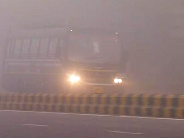 दिल्ली एनसीआर में फिर कोहरे की मार, रेल, सड़क और हवाई यातायात प्रभावित