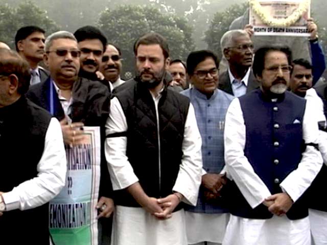 नोटबंदी को हुए पूरे 30 दिन, विपक्ष का काला दिवस