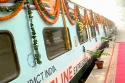 ट्रेन में चलता फिरता अस्पताल, इसे कहते हैं लाइफ लाइन एक्सप्रेस ट्रेन में चलता फिरता अस्पताल, इसे कहते हैं लाइफ लाइन एक्सप्रेस