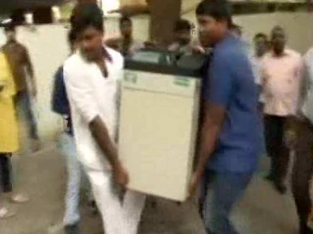 Rs. 90 Crore Cash, 100 Kg Gold Found In Income Tax Raids In Chennai