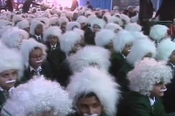 With 550 Albert Einstein Lookalikes, Students Shoot For World Record With 550 Albert Einstein Lookalikes, Students Shoot For World Record