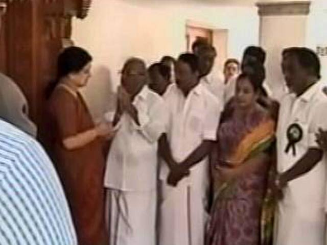 Video : AIADMK Urges Sasikala Natrajan, Jayalalithaa's Closest Aide, To Lead Party