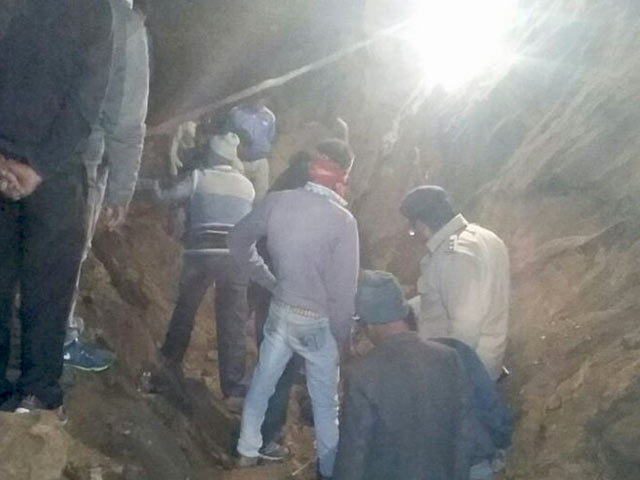 नैनीताल में भूस्खलन से 8 लोगों की मौत