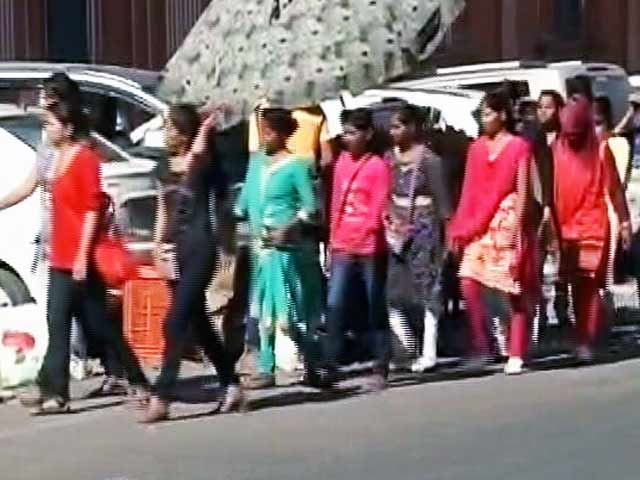 महिलाएं ही त्याग क्यों करें? स्पेशल सेल के काउंसलरों की सलाह पर सवाल