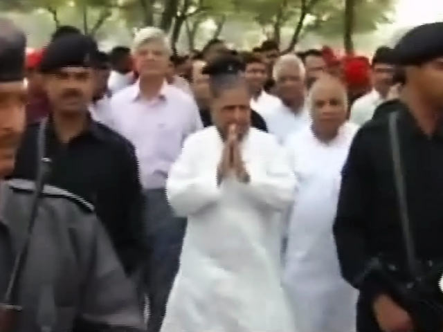 यूपी का महाभारत : साइकिल और हाथ, साथ-साथ?