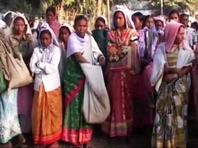 Videos : चाय बागान मजदूर नोटबंदी से परेशान