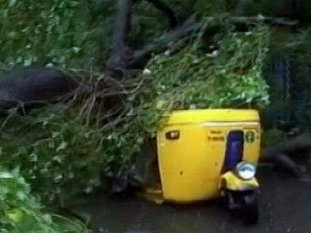नेशनल रिपोर्टर : 'वरदा' तूफान से चार लोगों की मौत