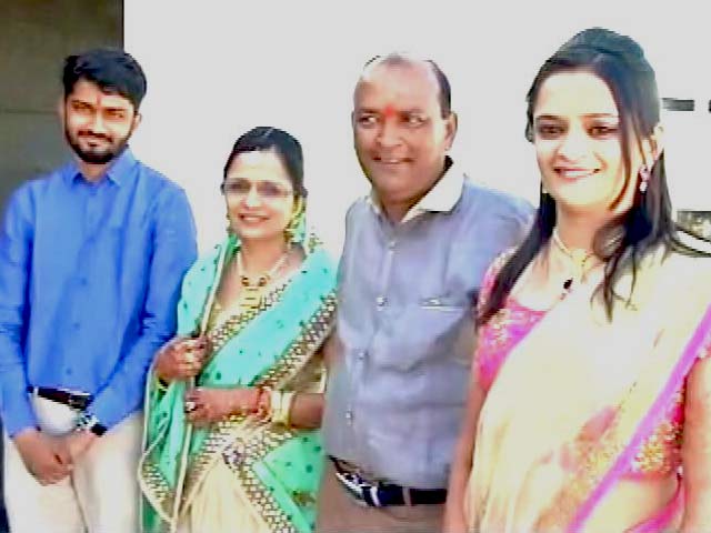 एक व्यापारी बेटी की शादी में 90 लोगों को देंगे घर का तोहफा