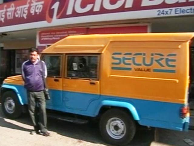 3 दिन बाद खुले बैंक, लगी कतारें