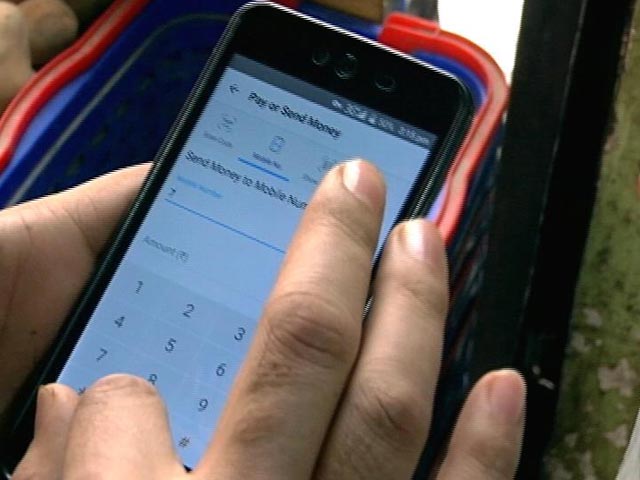 प्राइम टाइम इंट्रो : ई-वॉलेट से हुई गड़बड़ी की शिकायत किससे?