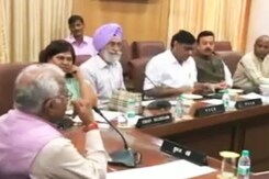 हरियाणा के कर्मचारियों को खट्टर सरकार का फरमान- हफ्ते में एक कैशलेस ट्रांजेक्शन जरूरी हरियाणा के कर्मचारियों को खट्टर सरकार का फरमान- हफ्ते में एक कैशलेस ट्रांजेक्शन जरूरी