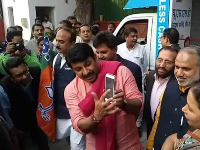 नोटबंदी : कतार में खड़े होने वालों को लड्डू देगी दिल्ली बीजेपी