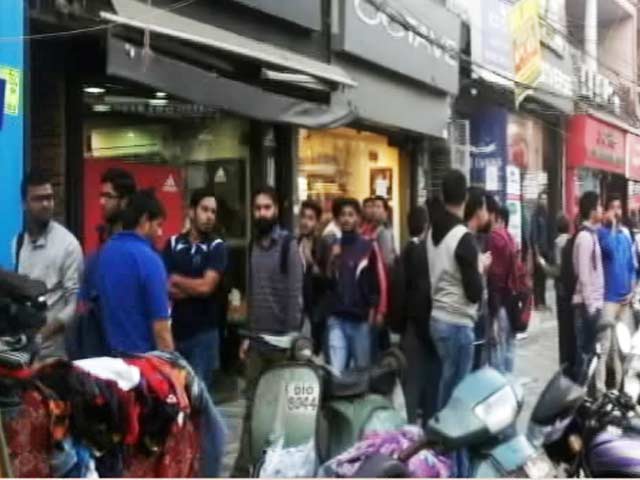 नोटबंदी के मारे, किरायेदार बेचारे