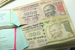शुक्रवार से सिर्फ बैंकों में जमा होंगे 500 रुपये के पुराने नोट शुक्रवार से सिर्फ बैंकों में जमा होंगे 500 रुपये के पुराने नोट