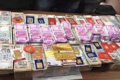 30 Lakhs Cash, 2.5 Kg Gold Seized From Tailor In Chandigarh 30 Lakhs Cash, 2.5 Kg Gold Seized From Tailor In Chandigarh