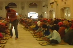 Amid Cash Crunch, Langars At Delhi Gurudwaras Witness Big Jump In Visitors Amid Cash Crunch, Langars At Delhi Gurudwaras Witness Big Jump In Visitors