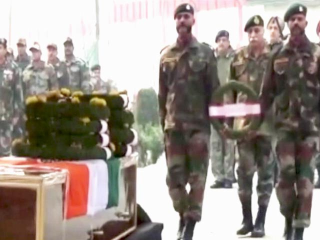 पंपोर हमले में शहीद जवानों को दी गई श्रद्धांजलि