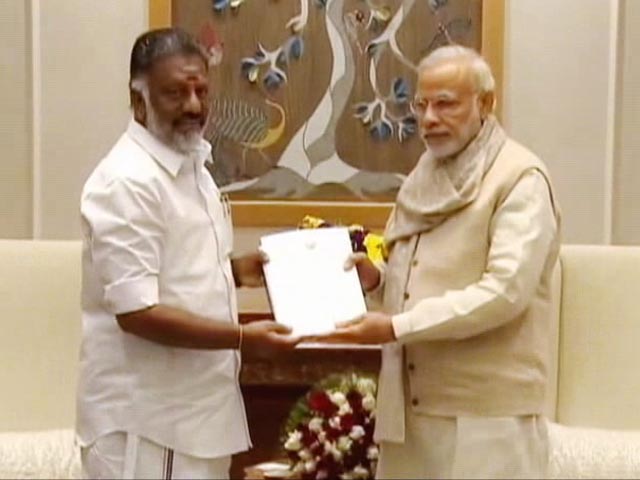 Bharat Ratna For Amma, Says Panneerselvam. Silence On Sasikala Natarajan