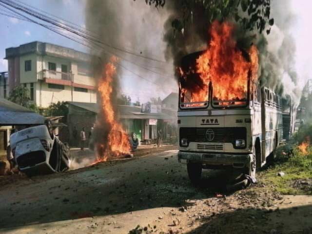 मणिपुर के इंफाल में हिंसा के बाद कर्फ्यू