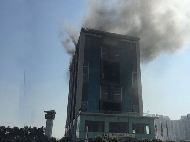 Video : अहमदाबाद की एक बहुमंजिला इमारत में लगी आग