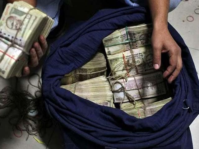 Video : 7 Crores In 9 Accounts At Kolkata Bank, Probe Begins