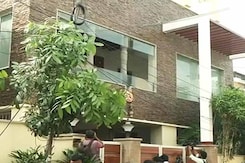 Tamil Nadu Top Bureaucrat's Chennai Home Raided By Income Tax Officials Tamil Nadu Top Bureaucrat's Chennai Home Raided By Income Tax Officials