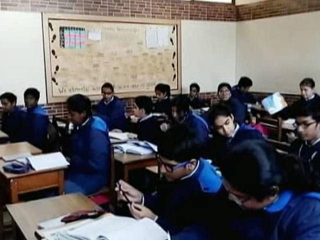 Videos : CBSE 10वीं बोर्ड परीक्षा : तीसरी भाषा में संस्कृत को लेकर छात्रों में असमंजस