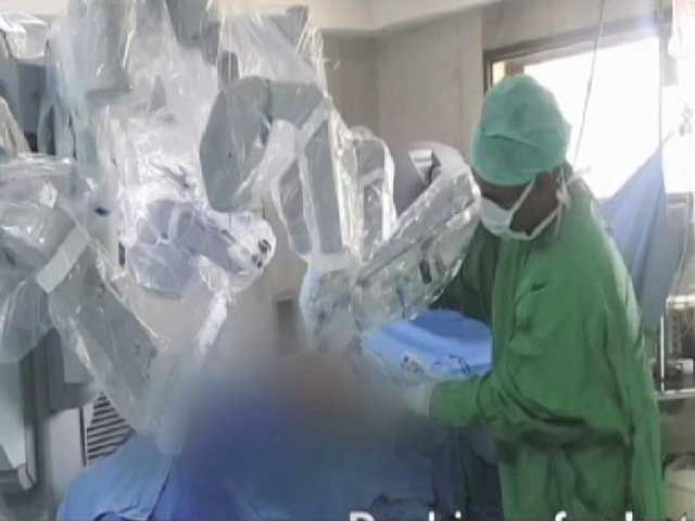 अपेंडिक्स कैंसर की फीमेल पेशेंट का मिनिमली इनवेसिव रोबोटिक सर्जरी से हुआ सफल इलाज