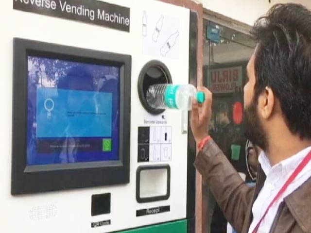 Videos : दिल्ली : कूड़ा मशीन से निकल रहा है कूपन, मिल रहे हैं ईनाम