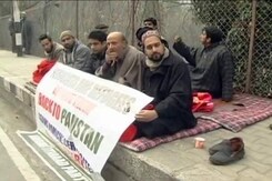 Jammu And Kashmir Lawmaker Detained For Protest Outside Chief Minister's Home Jammu And Kashmir Lawmaker Detained For Protest Outside Chief Minister's Home
