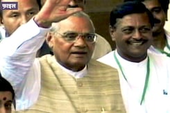 92 साल के हुए पूर्व पीएम अटल बिहारी वाजपेयी 92 साल के हुए पूर्व पीएम अटल बिहारी वाजपेयी