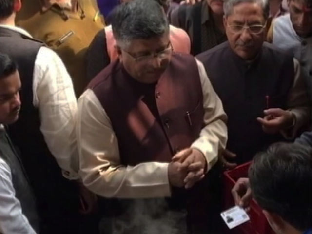पटना में केंद्रीय मंत्री ने चाय पी और किया डिजिटल पेमेंट