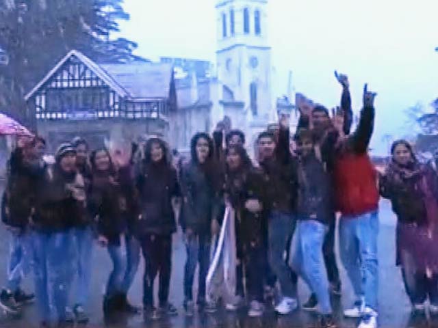 इंडिया 9 बजे : पहाड़ों में बर्फबारी, मैदानी इलाकों में बढ़ी ठंड