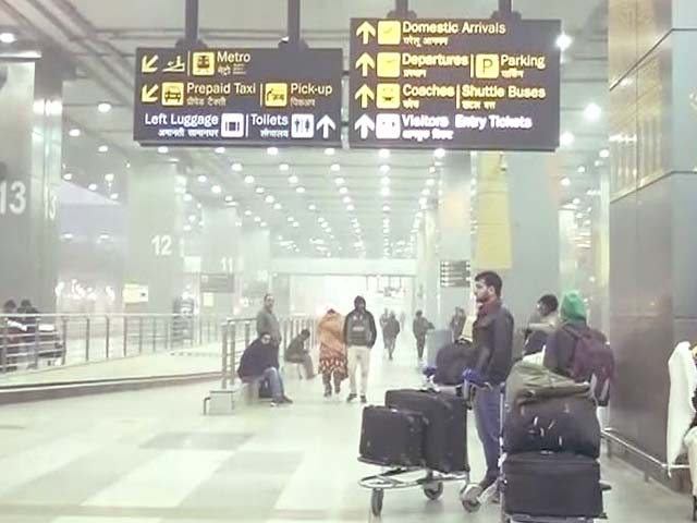 कोहरे ने रोकी ट्रेन और विमानों की रफ्तार