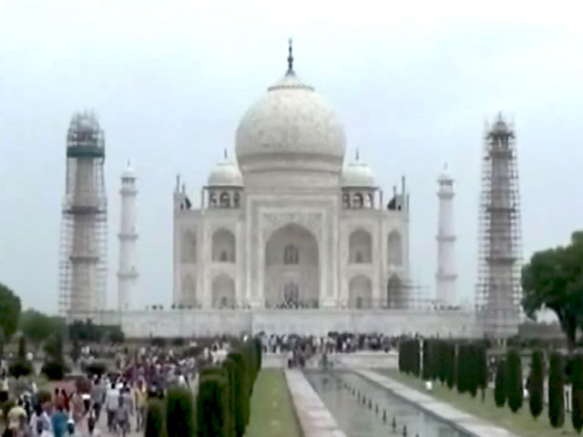 नोटबंदी से बेअसर टूरिज्म सेक्टर? सरकार का दावा - ज्यादा सैलानी आए