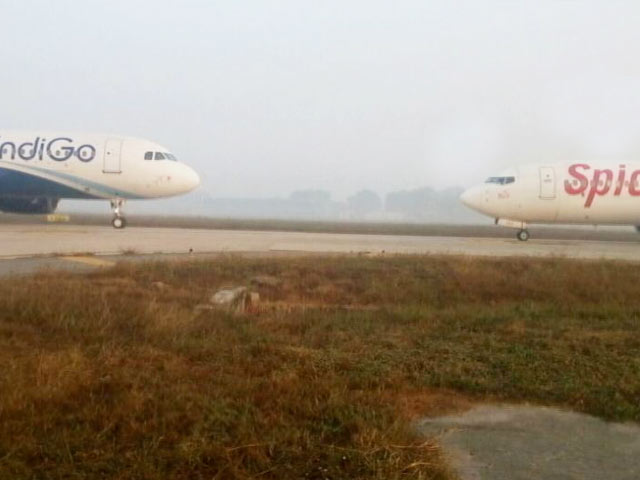 दिल्ली एयरपोर्ट पर टला हादसा, विमान आपस में टकराने से बचे