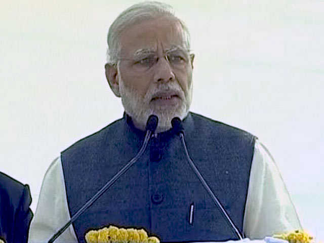 वाजपेयी ने हमें उत्तराखंड दिया था, वर्तमान सरकार ने इसे बर्बाद कर दिया - देहरादून में नरेंद्र मोदी