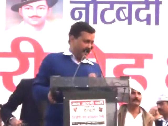 Video : Shoe Thrown At Arvind Kejriwal At A Rally In Haryana's Rohtak