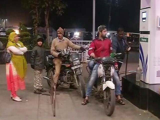 नए साल पर पेट्रोल 1.29 रुपये और डीजल 97 पैसे प्रति लीटर हुआ महंगा