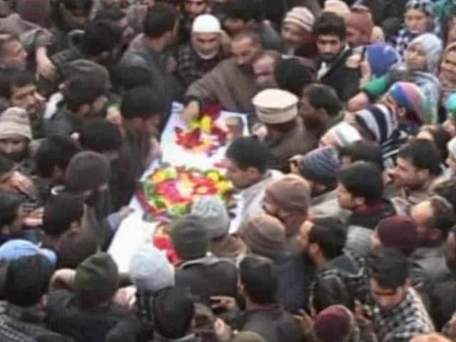 Thousands Gather In Kashmir To Give Policeman A Hero's Funeral