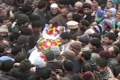 Thousands Gather In Kashmir To Give Policeman A Hero's Funeral Thousands Gather In Kashmir To Give Policeman A Hero's Funeral