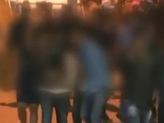Videos : बेंगलुरु : नए साल के जश्न के दौरान छेड़छाड़